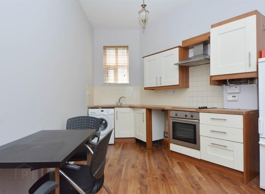 2, 41 Cromwell Road, Belfast, BT7 1JX