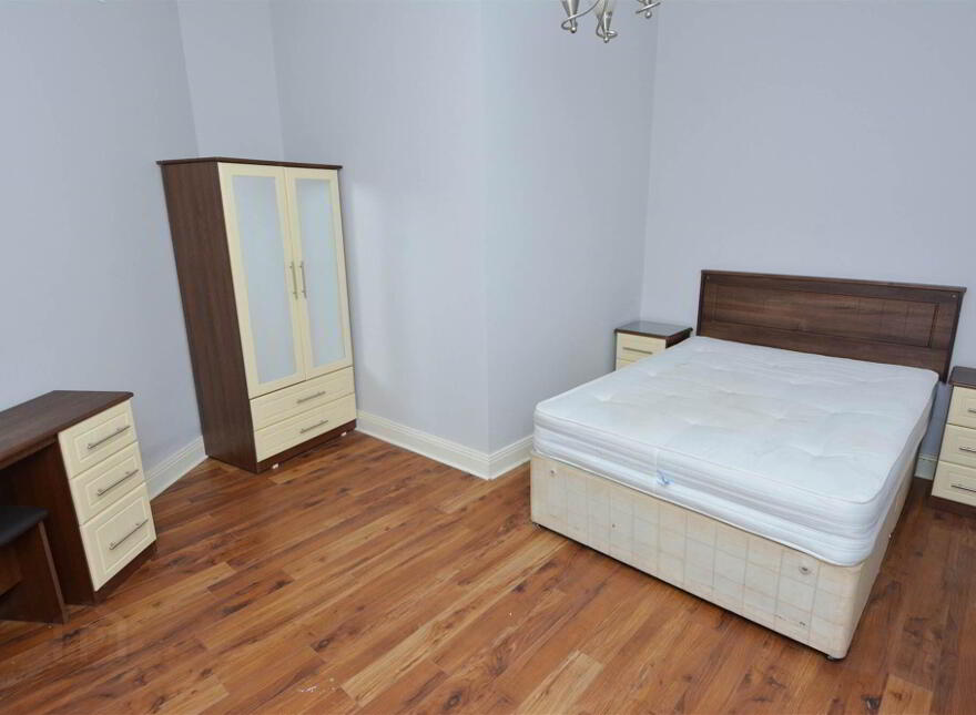 2, 41 Cromwell Road, Belfast, BT7 1JX