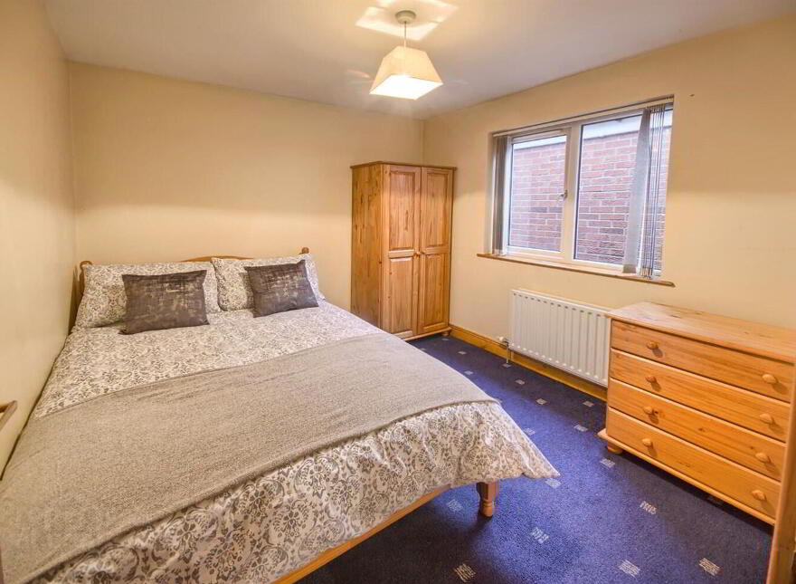 Room 1, 43 Melrose Street, Belfast, DL photo