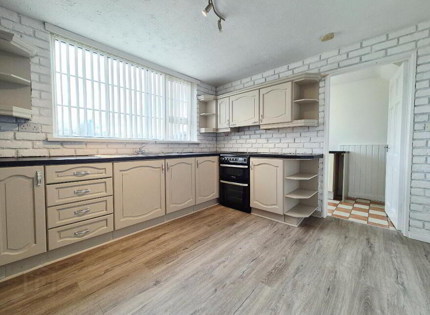 53 Lisnafin Park, Strabane, BT82 9DF