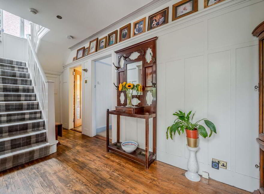 49 Shandon Park, Belfast, BT5 6NX