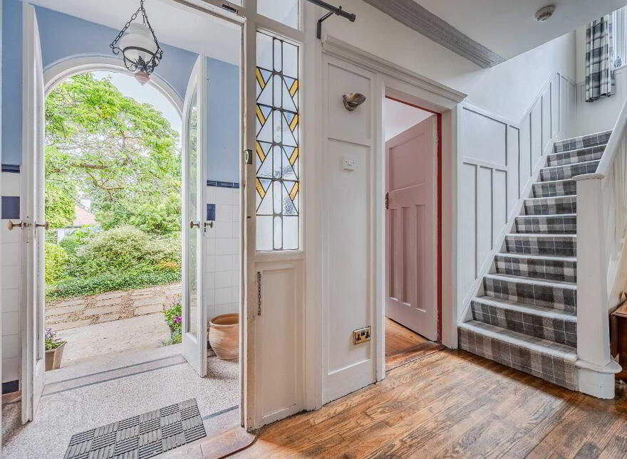 49 Shandon Park, Belfast, BT5 6NX