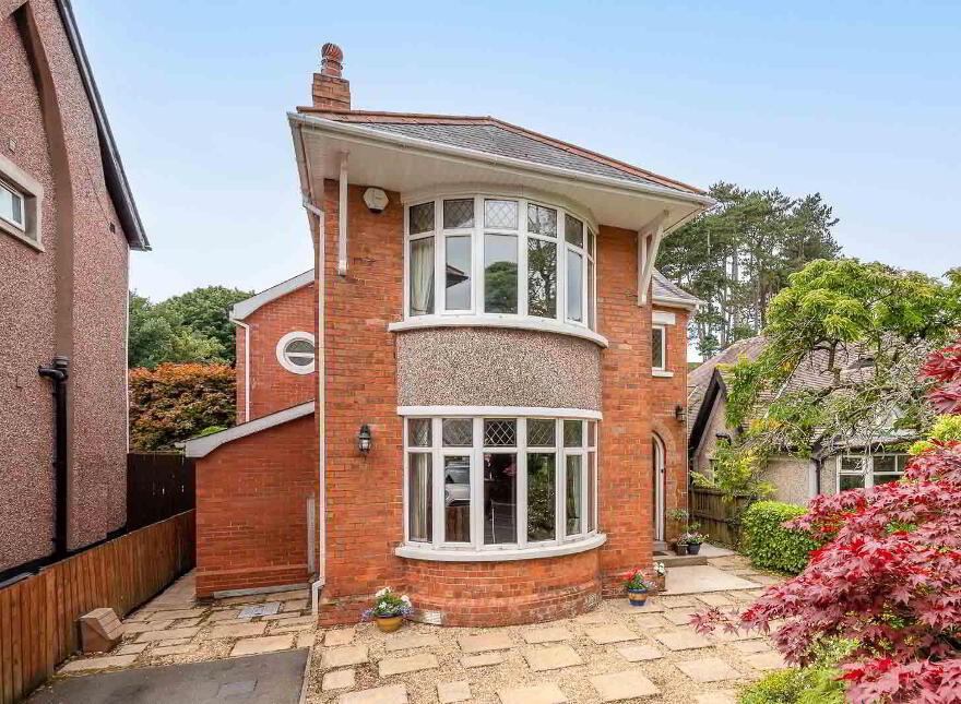 49 Shandon Park, Belfast, BT5 6NX