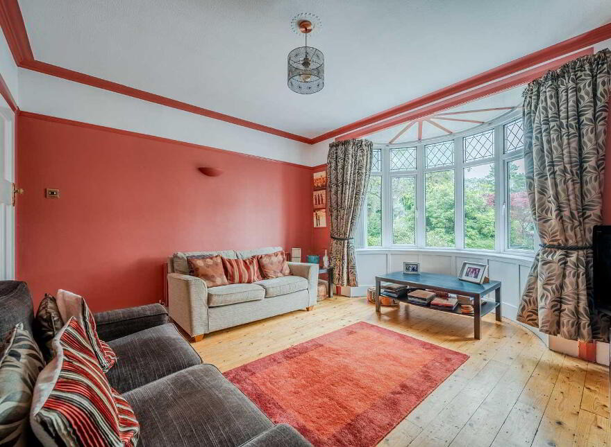 49 Shandon Park, Belfast, BT5 6NX