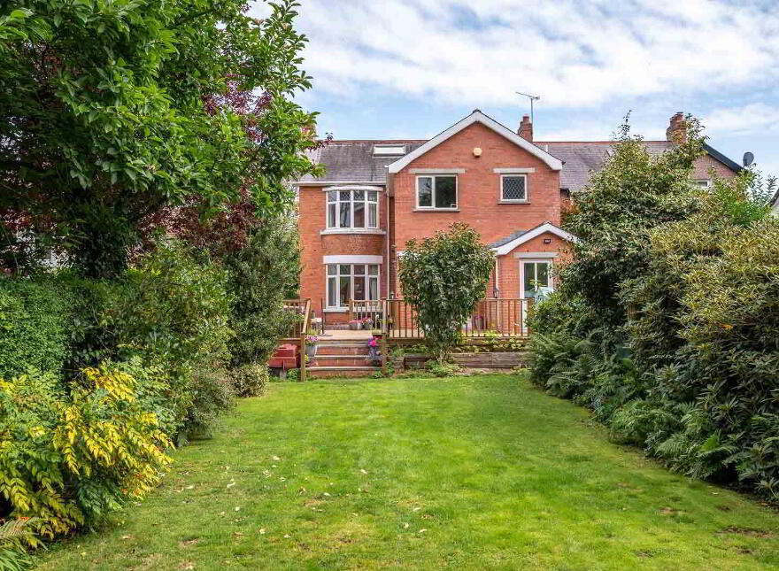 49 Shandon Park, Belfast, BT5 6NX