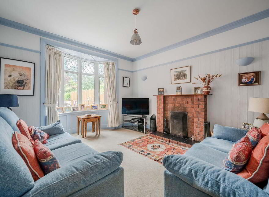 49 Shandon Park, Belfast, BT5 6NX