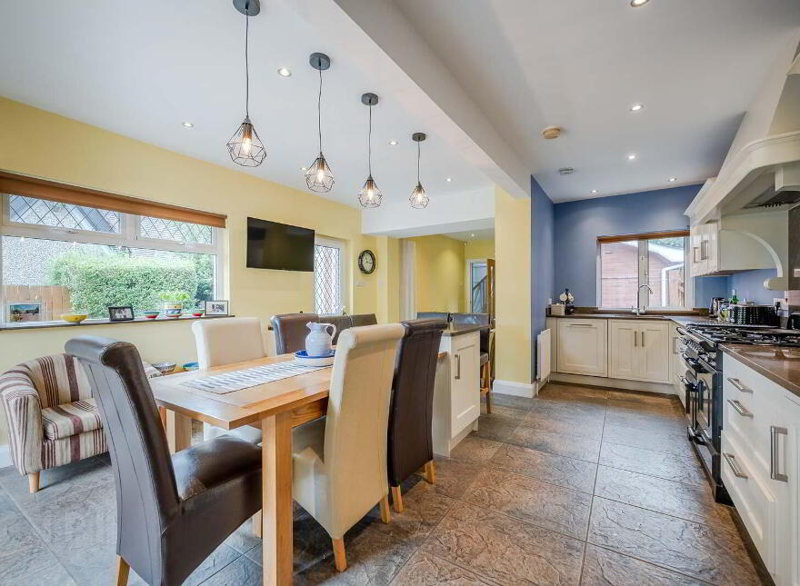 49 Shandon Park, Belfast, BT5 6NX