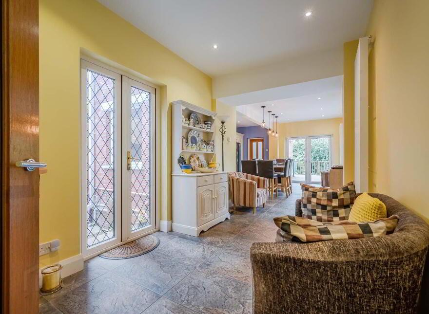 49 Shandon Park, Belfast, BT5 6NX