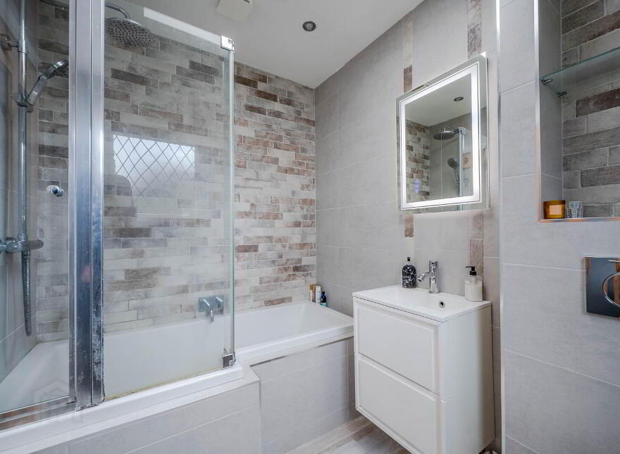 49 Shandon Park, Belfast, BT5 6NX
