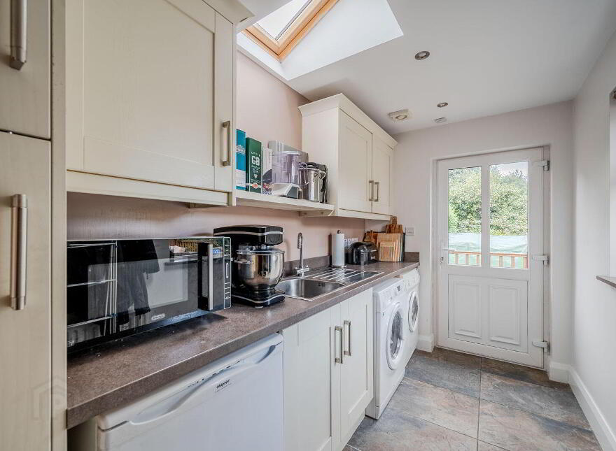 49 Shandon Park, Belfast, BT5 6NX
