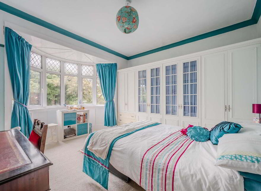 49 Shandon Park, Belfast, BT5 6NX