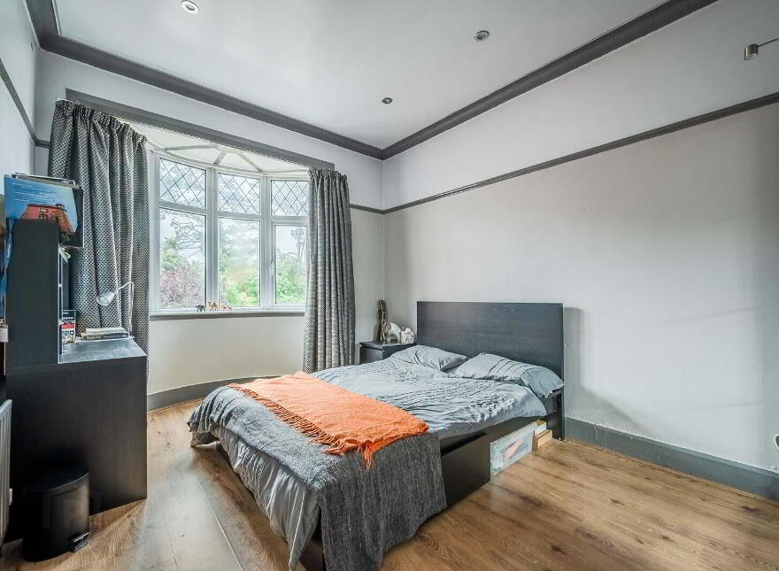 49 Shandon Park, Belfast, BT5 6NX