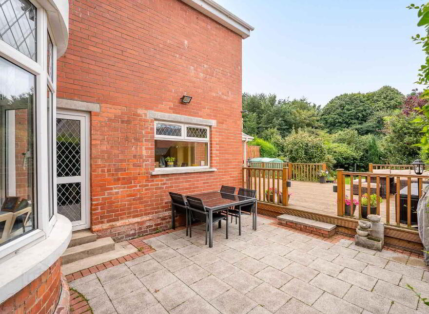 49 Shandon Park, Belfast, BT5 6NX