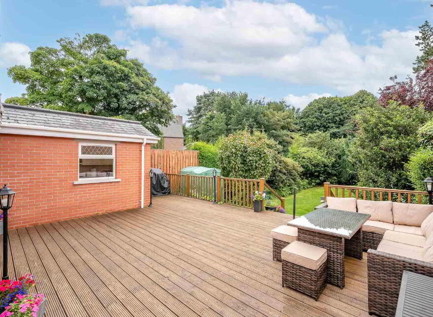49 Shandon Park, Belfast, BT5 6NX