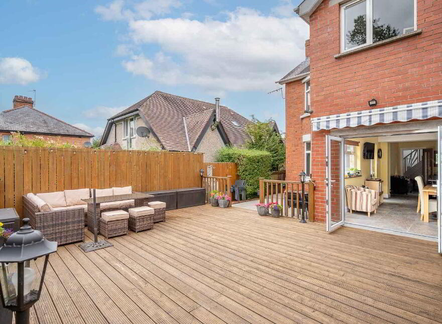 49 Shandon Park, Belfast, BT5 6NX