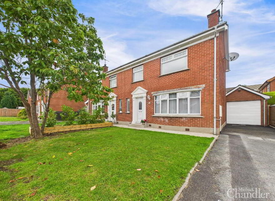 11 Winchester Drive, Carryduff, Belfast, BT8 8QD photo