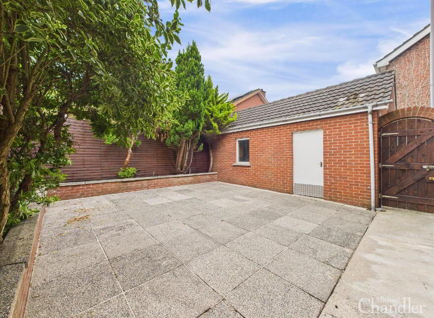 11 Winchester Drive, Carryduff, Belfast, BT8 8QD