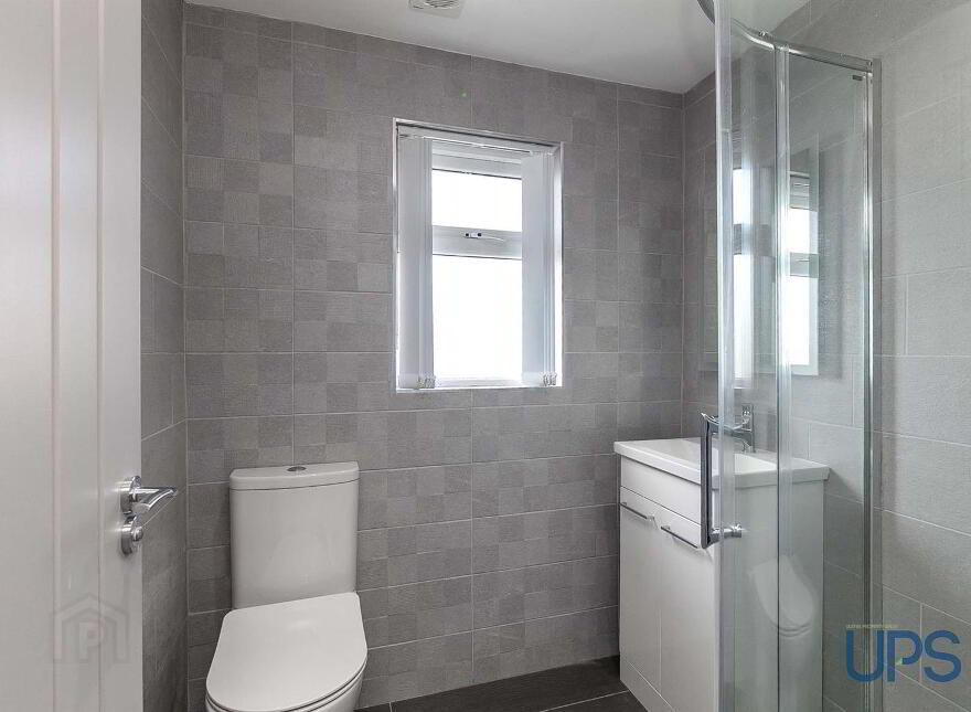 92 Ramoan Gardens, Glen Road, Belfast, BT11 8LN