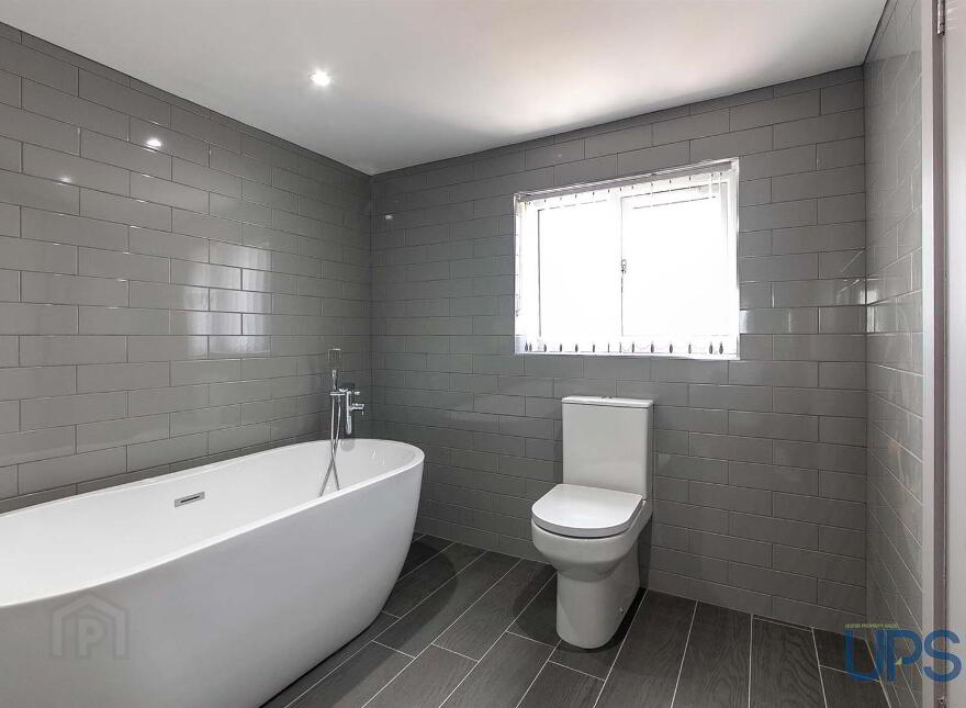 92 Ramoan Gardens, Glen Road, Belfast, BT11 8LN