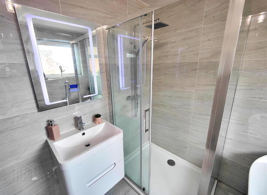 12 Lyndhurst Park, Belfast, BT13 3PG