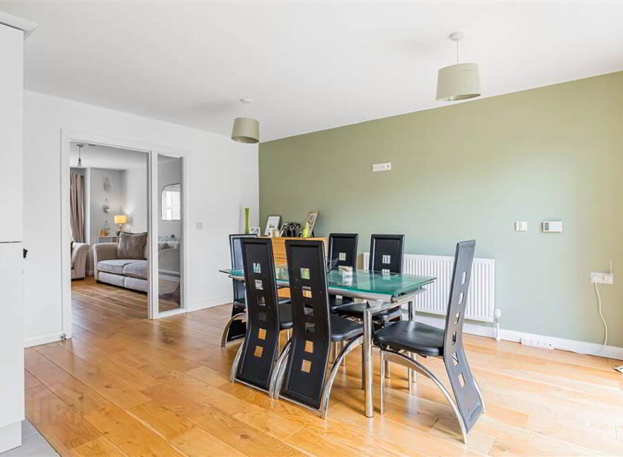 10 St James Place, Royal Hillsborough, BT26 6TL