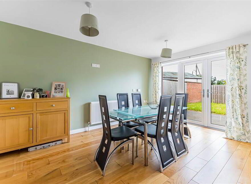 10 St James Place, Royal Hillsborough, BT26 6TL