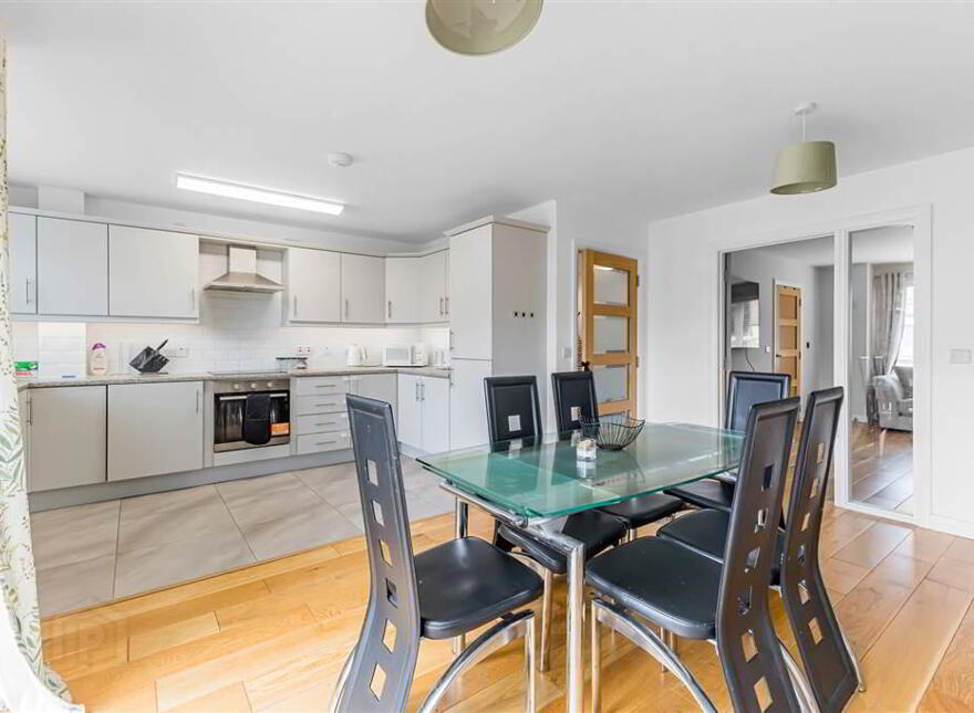 10 St James Place, Royal Hillsborough, BT26 6TL