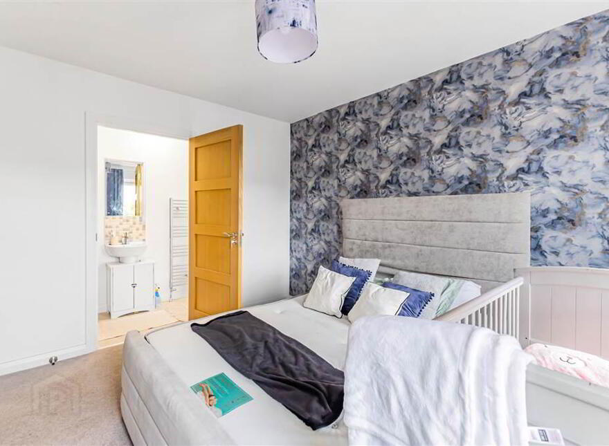 10 St James Place, Royal Hillsborough, BT26 6TL