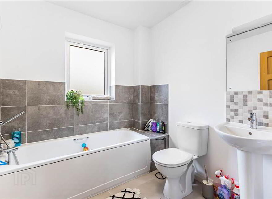 10 St James Place, Royal Hillsborough, BT26 6TL