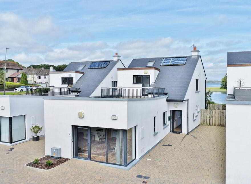 6 Cuirt Na Sionna, Tarbert, V31WK46 photo