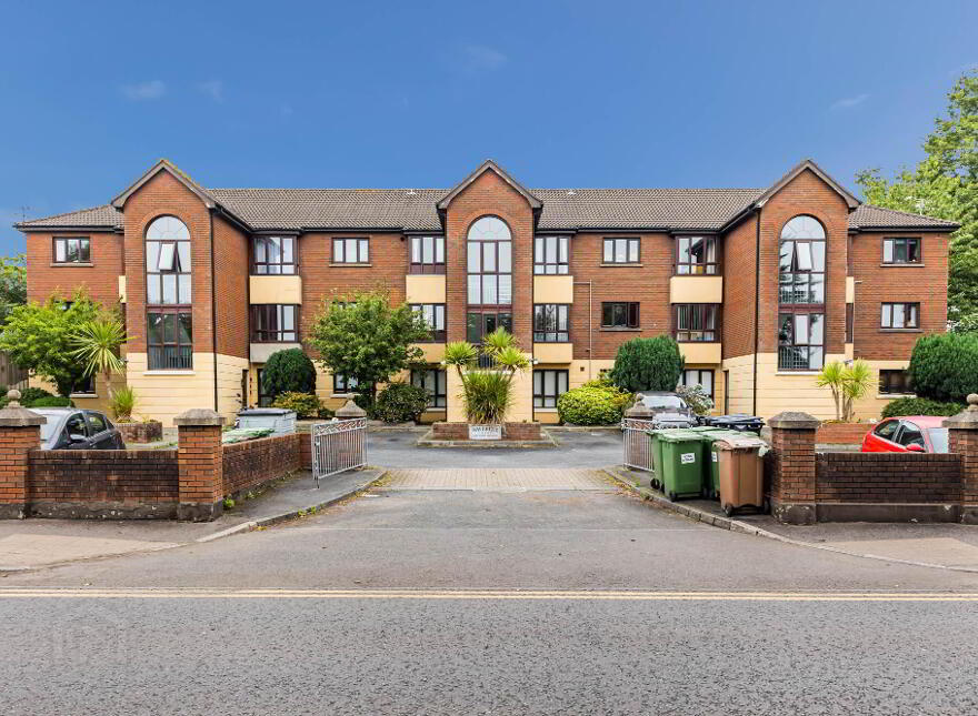11 Waverley Court, Lisburn, BT28 1TF