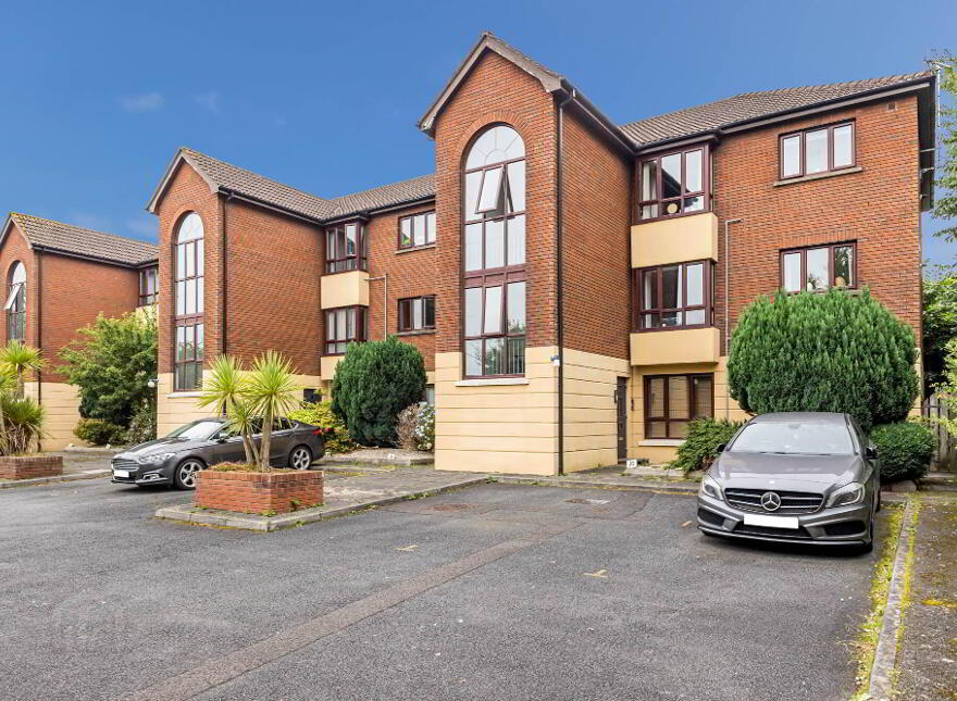 11 Waverley Court, Lisburn, BT28 1TF photo
