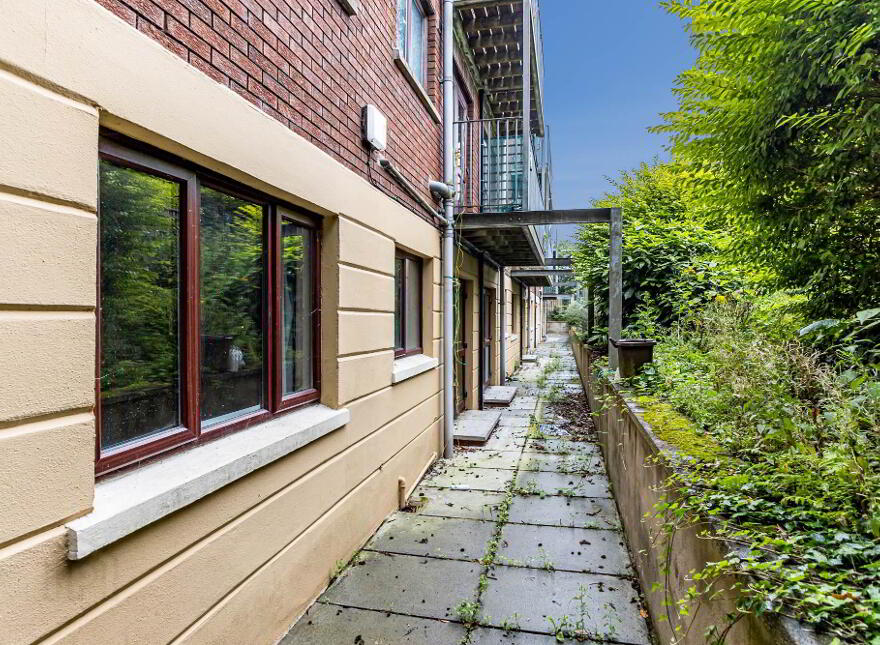 11 Waverley Court, Lisburn, BT28 1TF