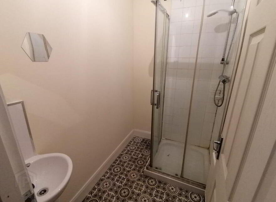 Room 5 - 109 Wellesley Avenue, Belfast, BT9 6DG