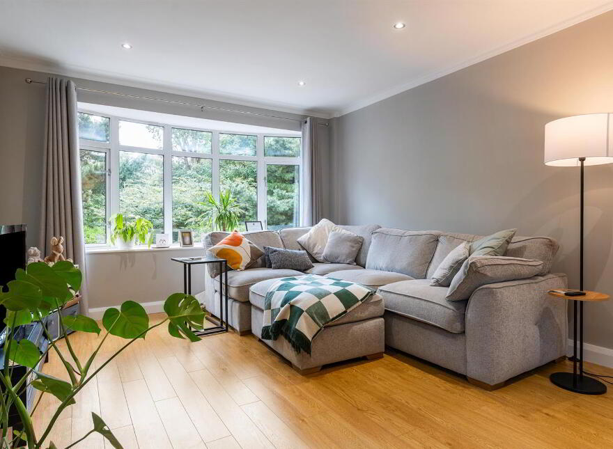 Apt 4 Pine Lodge, 3a Cherryvalley, Belfast, BT5 6PH