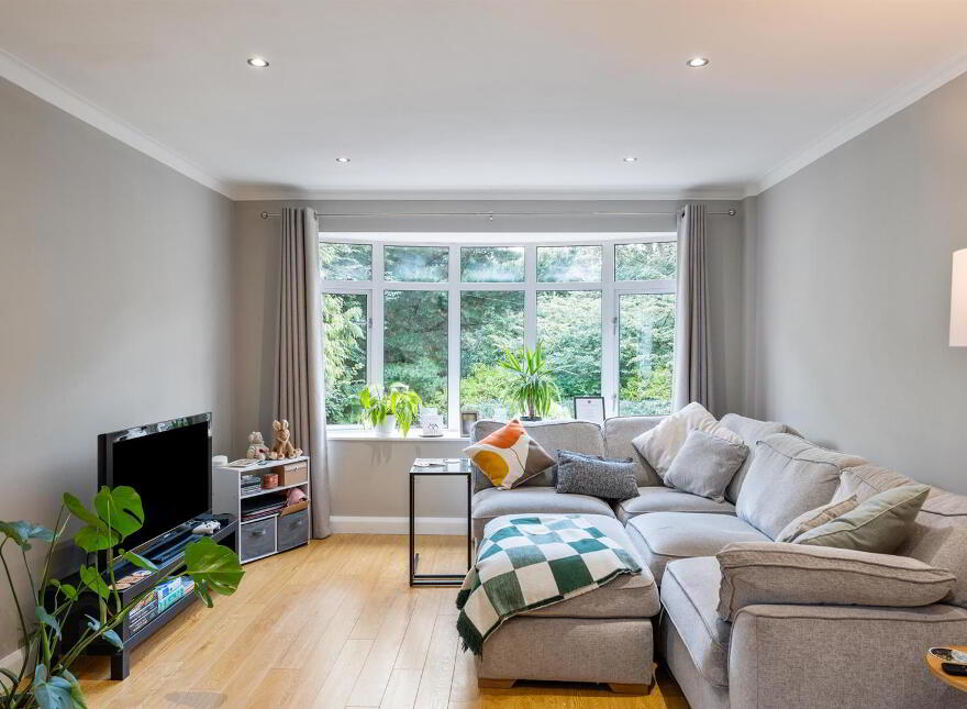 Apt 4 Pine Lodge, 3a Cherryvalley, Belfast, BT5 6PH