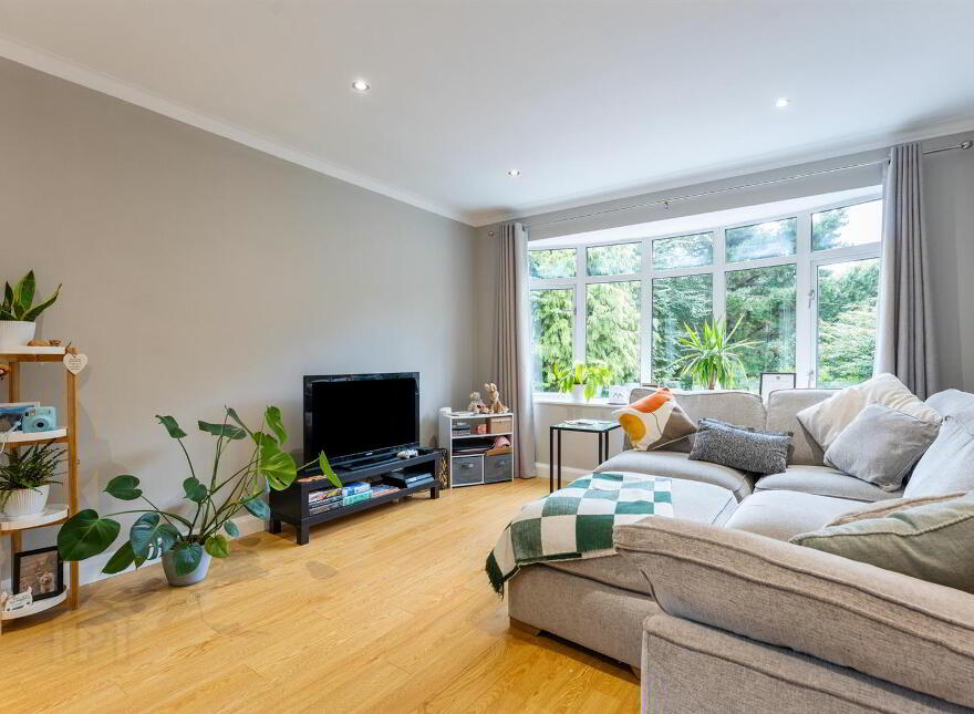 Apt 4 Pine Lodge, 3a Cherryvalley, Belfast, BT5 6PH