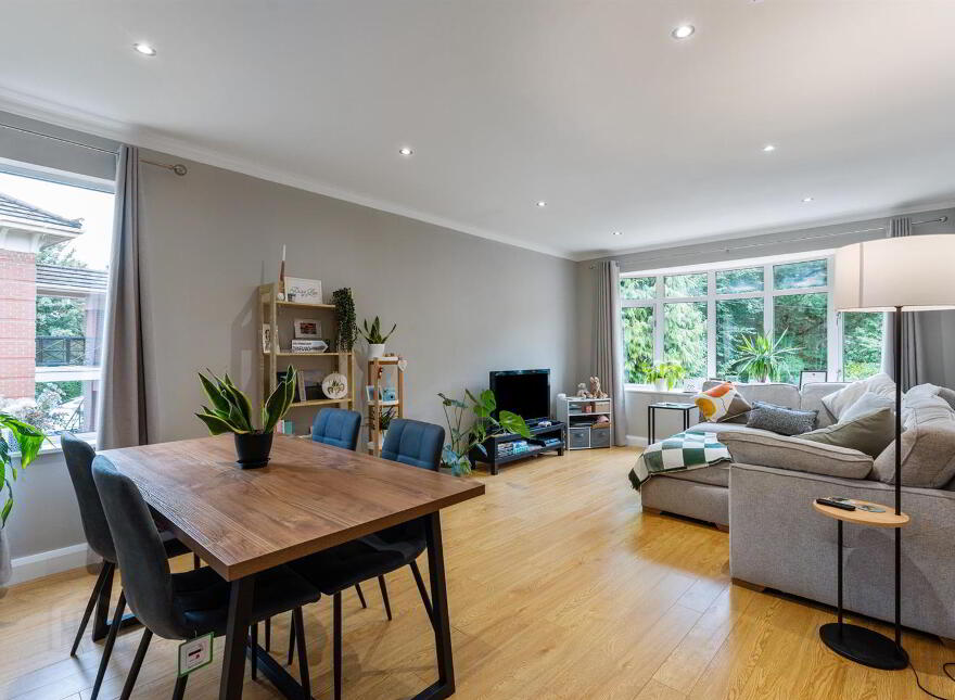 Apt 4 Pine Lodge, 3a Cherryvalley, Belfast, BT5 6PH