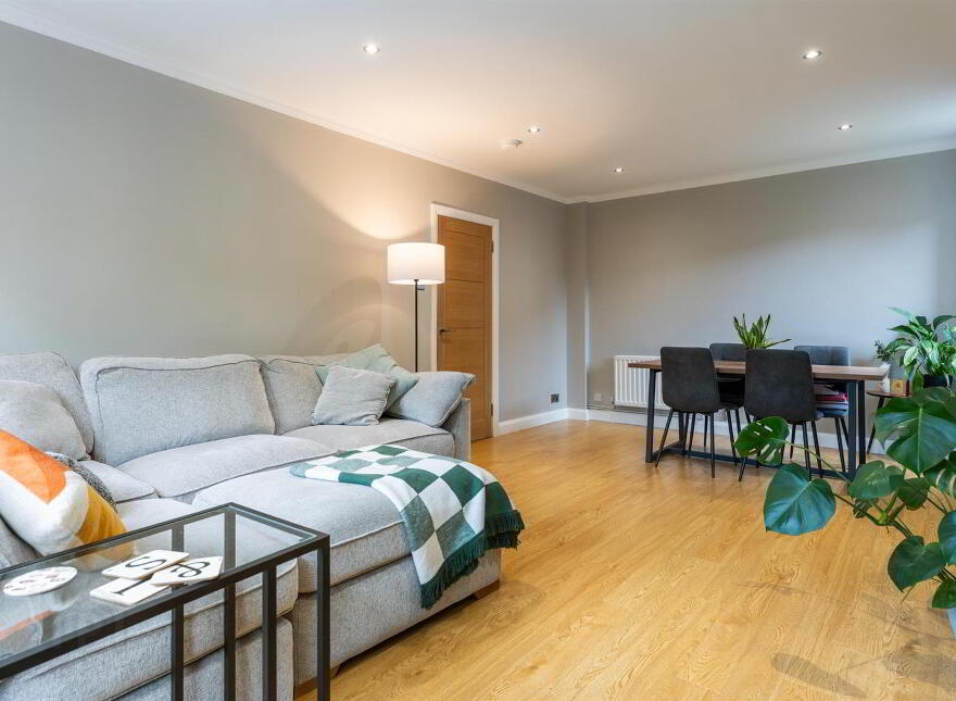 Apt 4 Pine Lodge, 3a Cherryvalley, Belfast, BT5 6PH