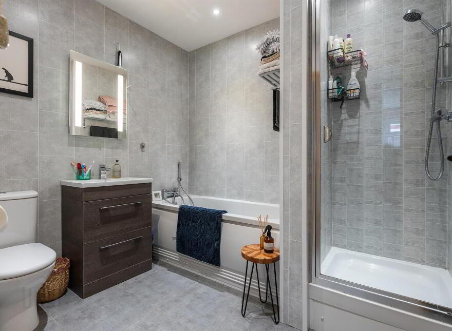 Apt 4 Pine Lodge, 3a Cherryvalley, Belfast, BT5 6PH