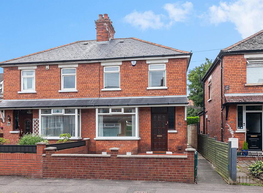 31 Parkgate Ave, Sydenham, Belfast, BT4 1JA photo