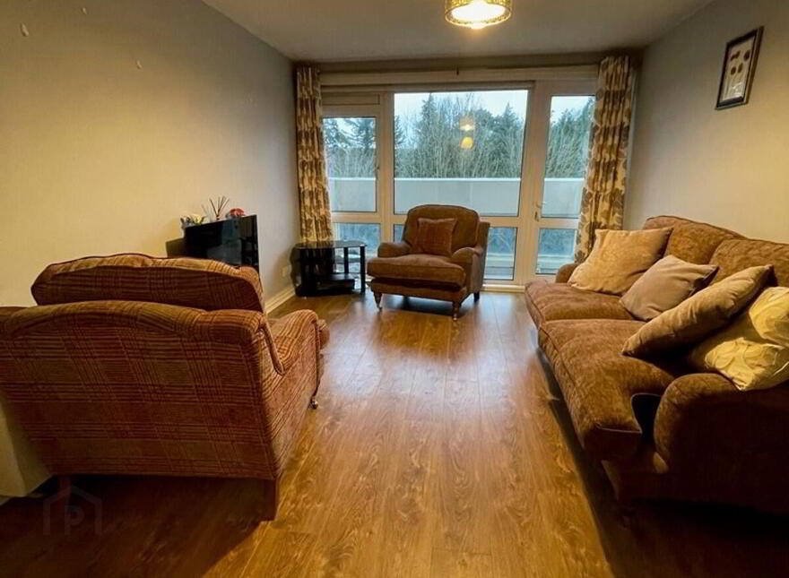 6d Ferndale House, Dunmurry, Belfast, BT17 9DB