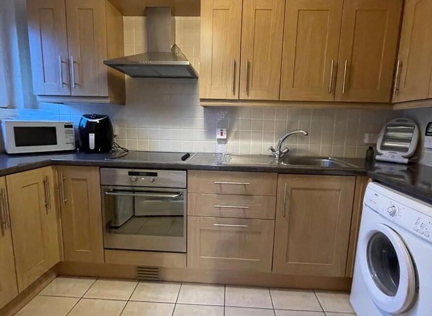 6d Ferndale House, Dunmurry, Belfast, BT17 9DB