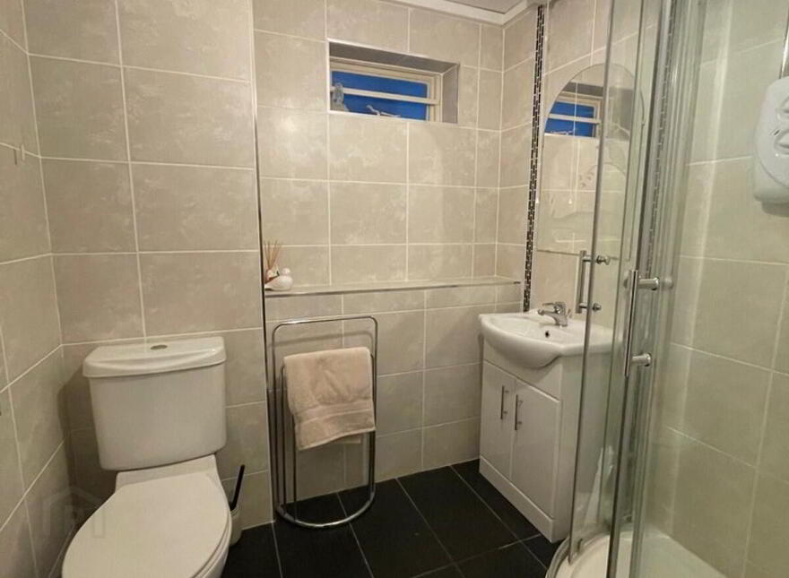 6d Ferndale House, Dunmurry, Belfast, BT17 9DB
