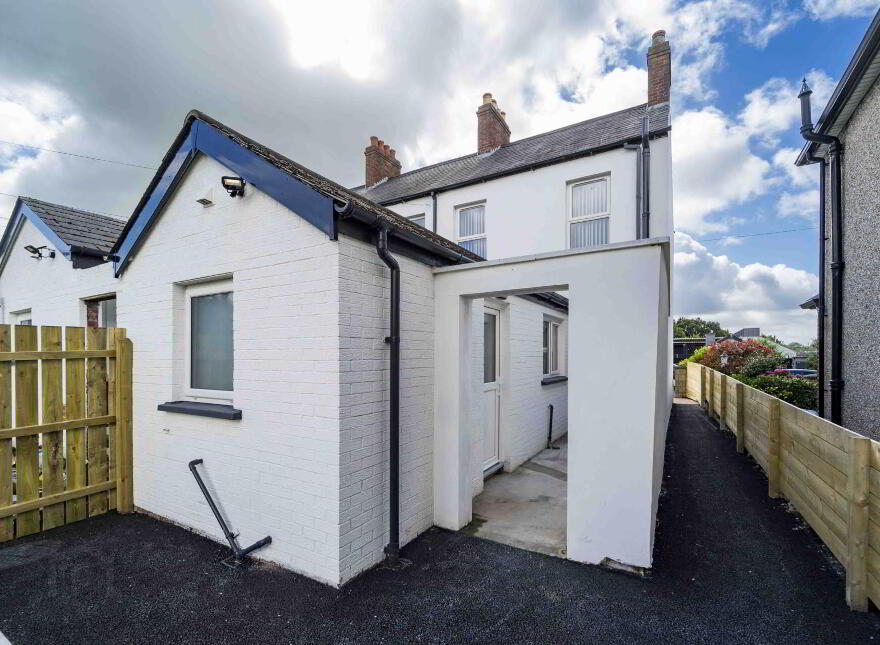95 Hillhall Road, Lisburn, BT27 5BT