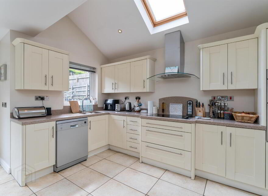 4 Garland Crescent, Manse Road, Belfast, BT8 6YJ