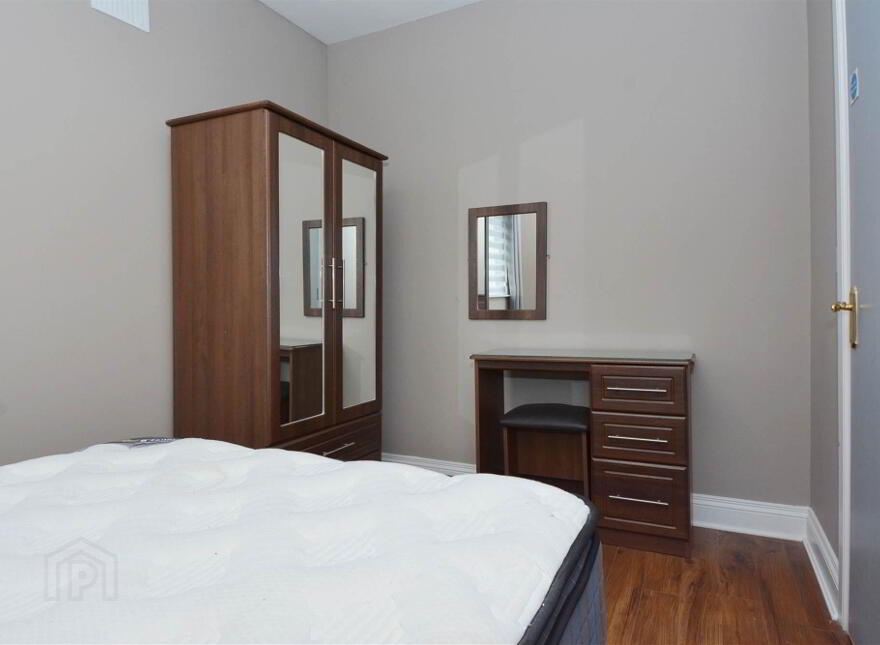 5, 41 Cromwell Road, Belfast, BT7 1JX