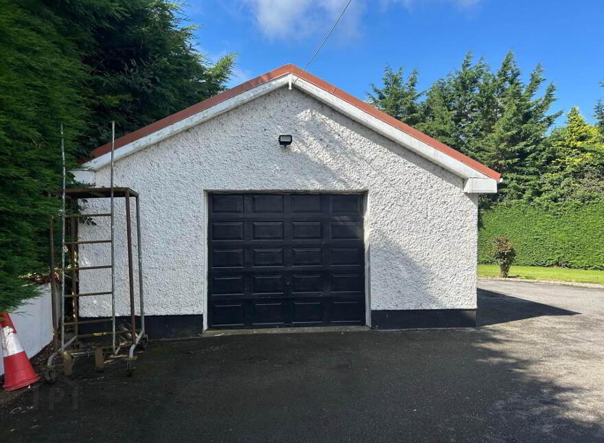 Bungalow, On 1.13 Acres Plus Two Garages, Clonygowan, R35V028