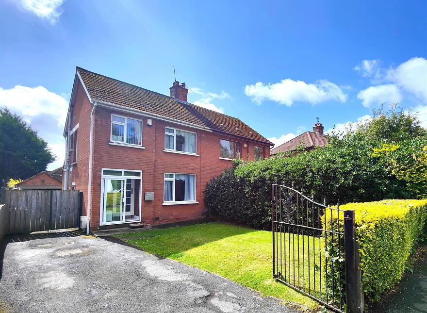 15 Alexandra Gardens, Belfast, BT15 3LJ photo