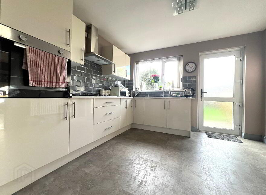 102 Sunnylands Avenue, Carrickfergus, BT38 8JT